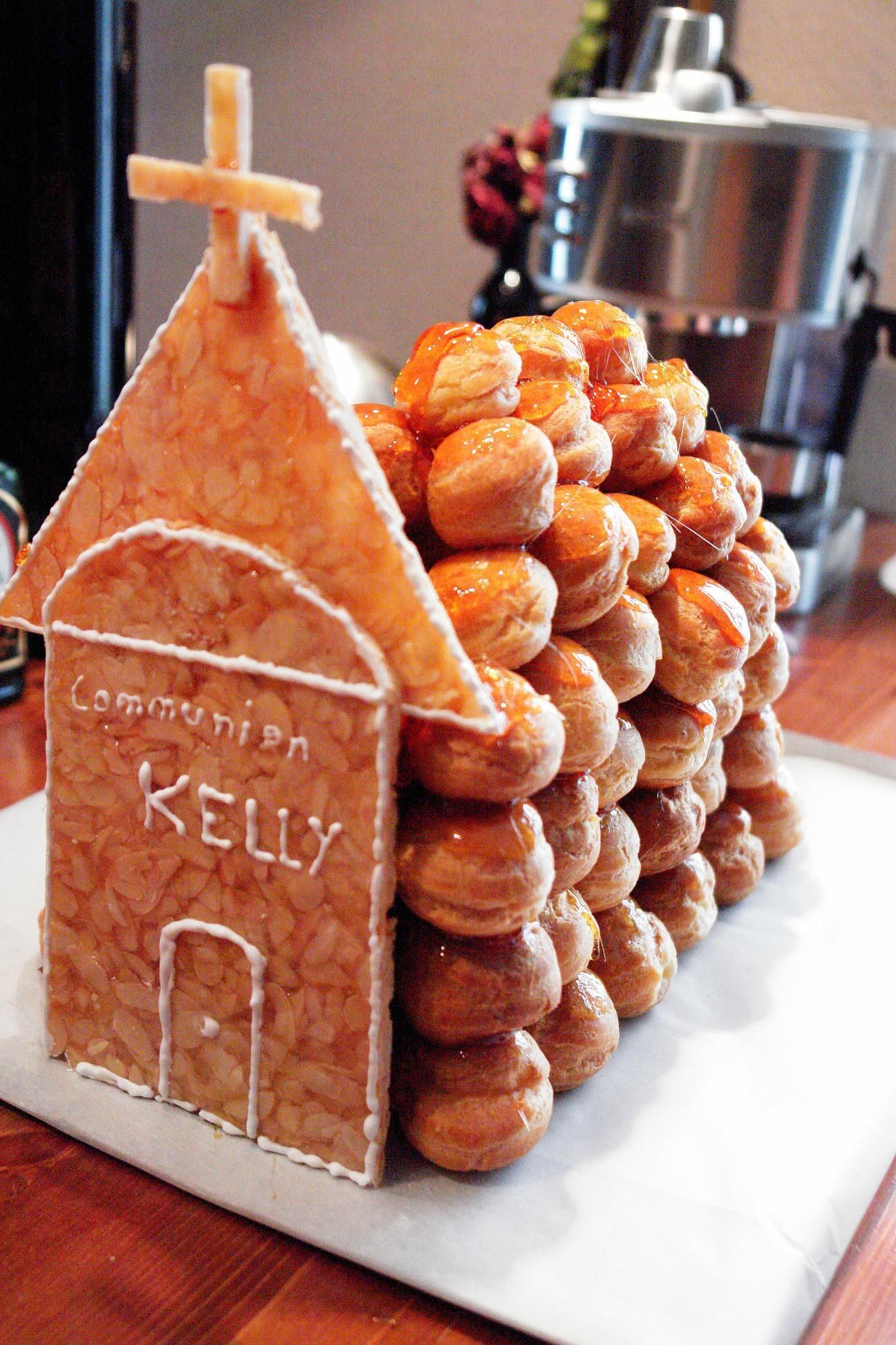 Pièce montée église pour une communion